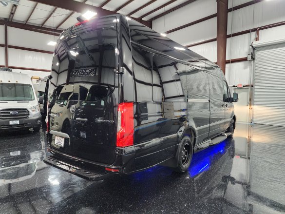 2023 Mercedes-Benz 14 Passenger Limo Sprinter for Sale in Houston, TX - Photo 3