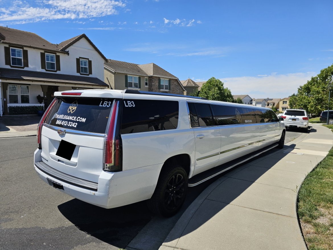 2017 Pinnacle Manufacturing Chevrolet Suburban (Suburbalade/Escalade Facias) SUV Stretch - Photo 2