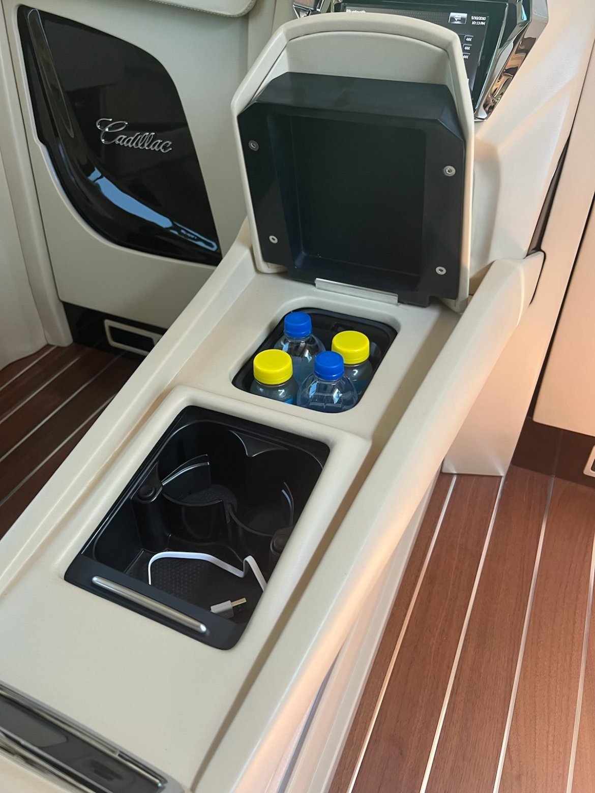 CEO SUV Mobile Office for Sale in Whitestone, NY - Photo 4