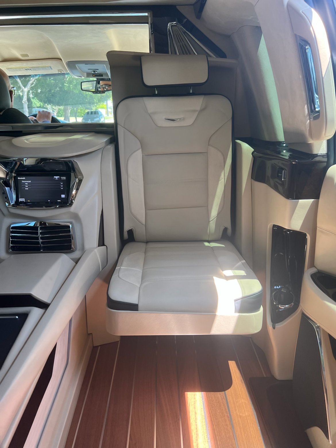 CEO SUV Mobile Office for Sale in Whitestone, NY - Photo 6