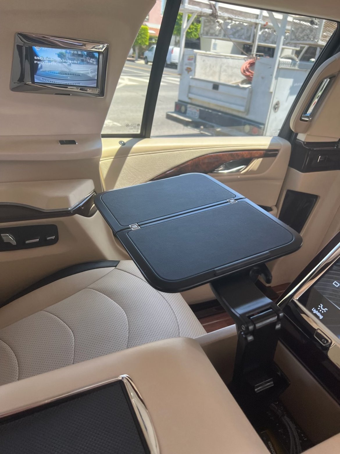 CEO SUV Mobile Office for Sale in Whitestone, NY - Photo 7