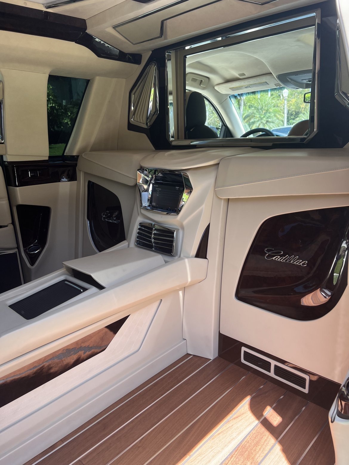 CEO SUV Mobile Office for Sale in Whitestone, NY - Photo 11