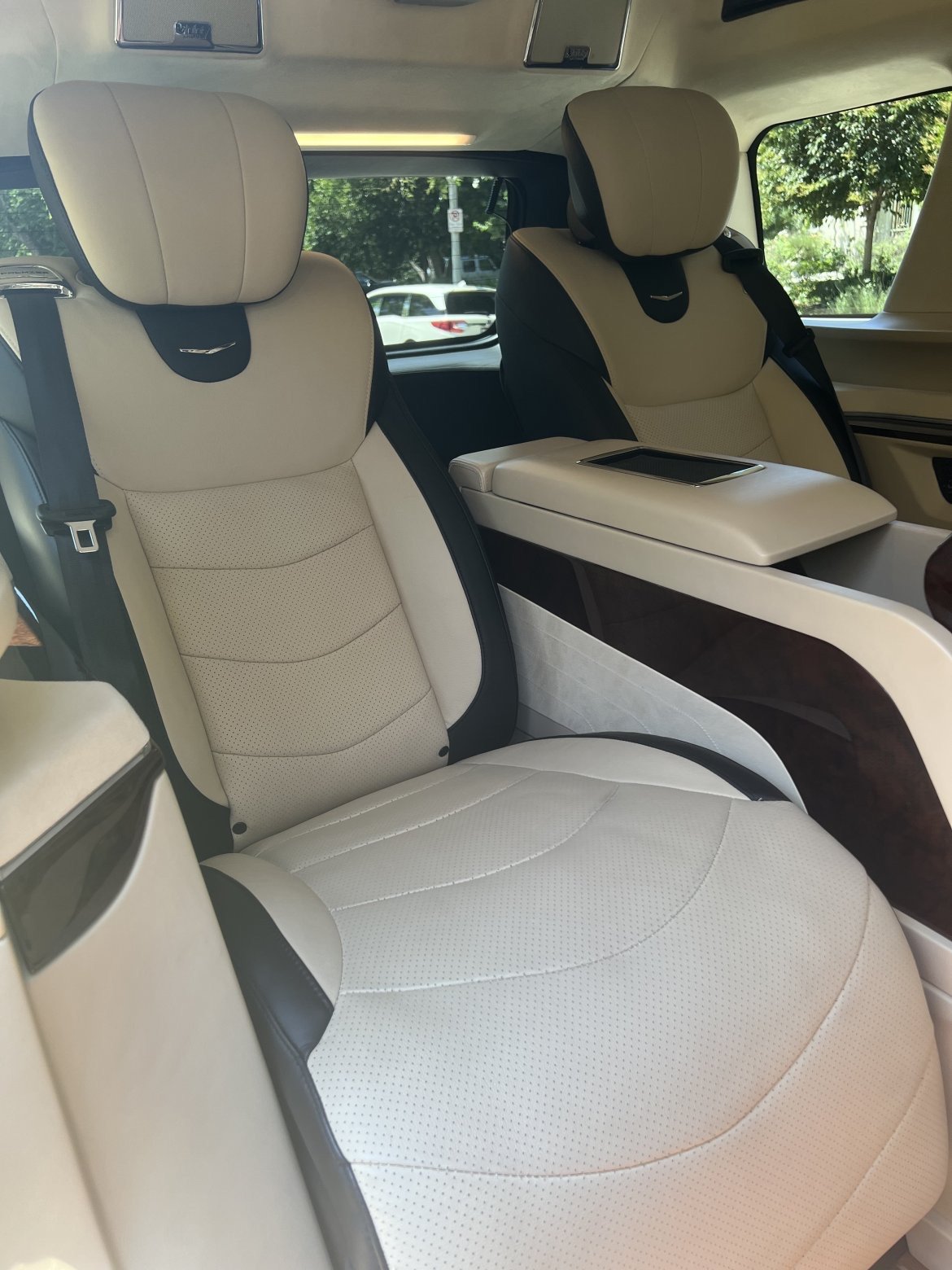 CEO SUV Mobile Office for Sale in Whitestone, NY - Photo 12