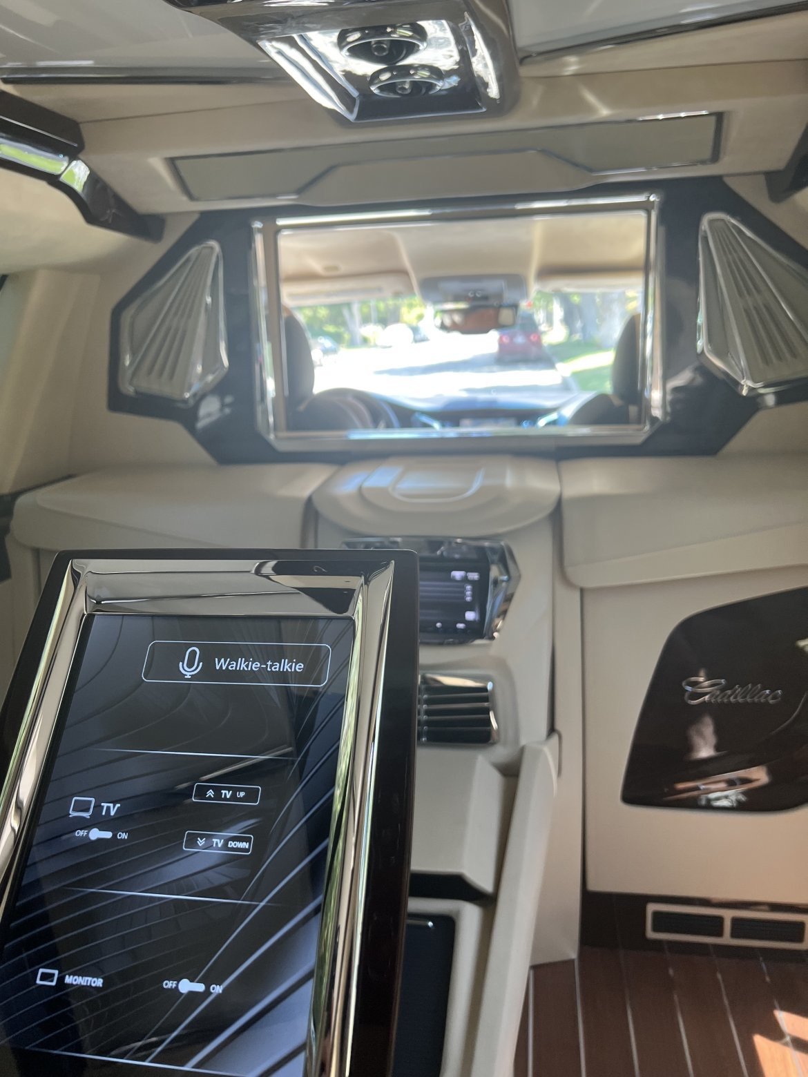 CEO SUV Mobile Office for Sale in Whitestone, NY - Photo 15