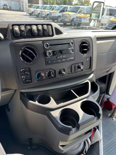 2011 Ford Ford Eldorado Aerotech Shuttle Bus for Sale in Scranton, Pennsylvania, US - Photo 4