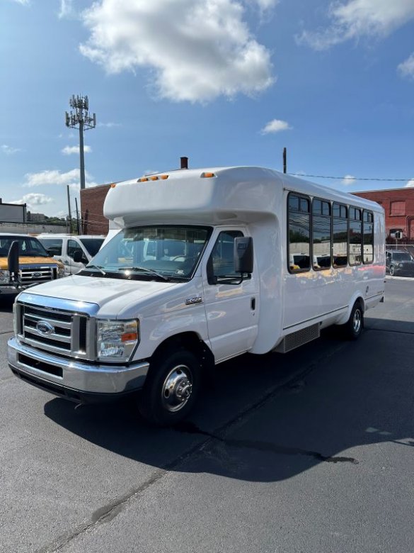 2011 Ford Ford Eldorado Aerotech Shuttle Bus for Sale in Scranton, PA - Main Photo
