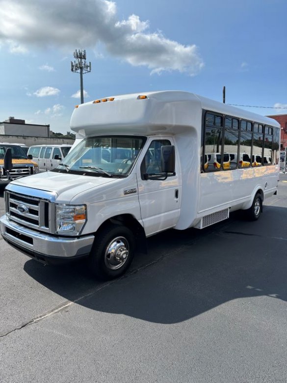 2008 Ford ElDorado Aerotech Shuttle Bus for Sale in Scranton, PA - Main Photo