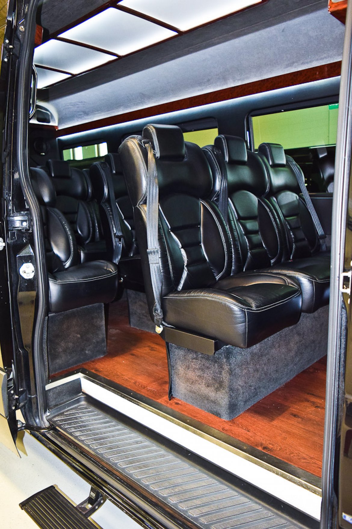 Executive Shuttle for Sale in Stewartville, MN - Photo 11