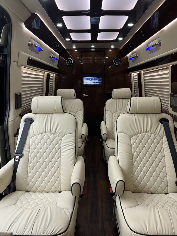 2021 Mercedes-Benz 3500XD Daycruiser Sprinter Sprinter for Sale in Richmond, VA - Photo 3