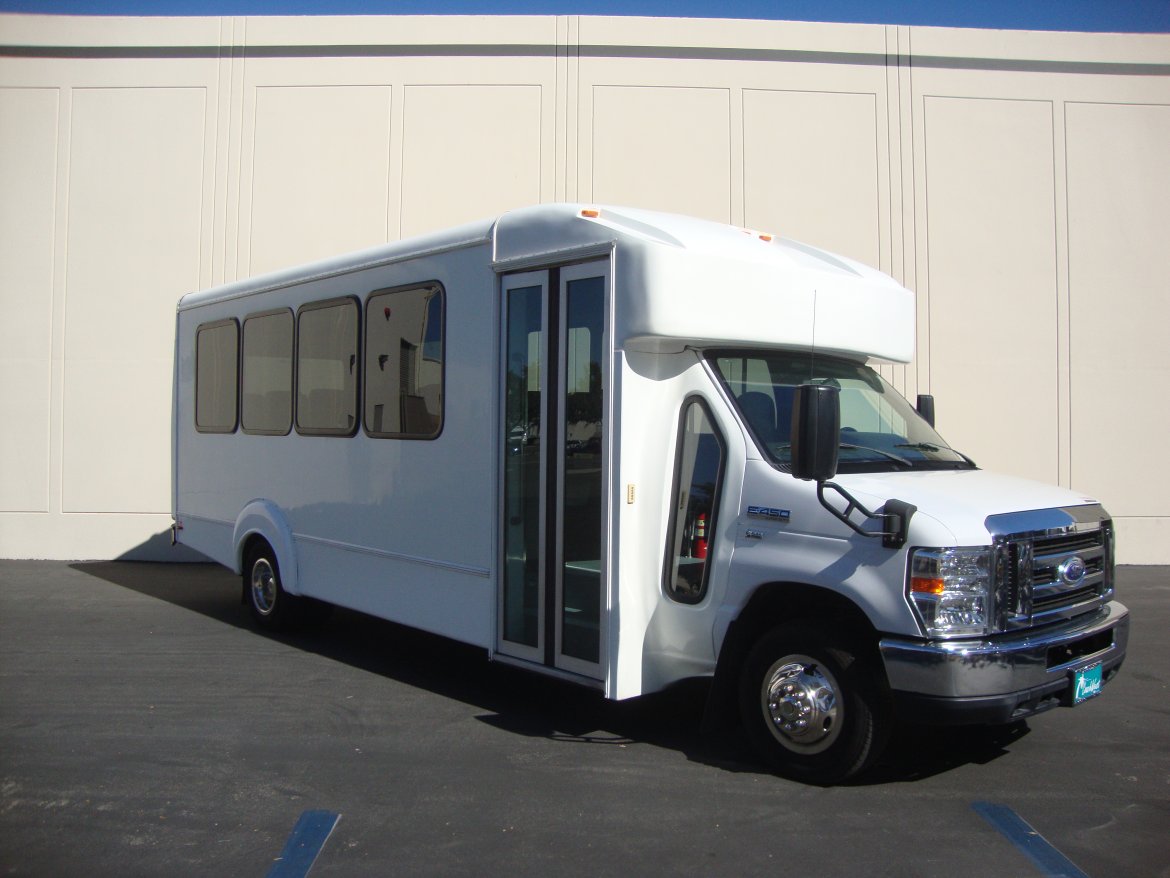 Shuttle Bus for sale: 2014 Ford E-450 by Goshen