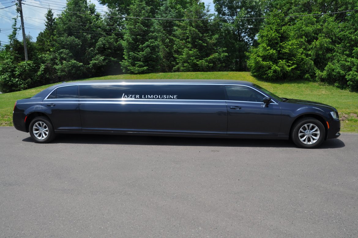 Limousine for sale: 2015 Chrysler 300