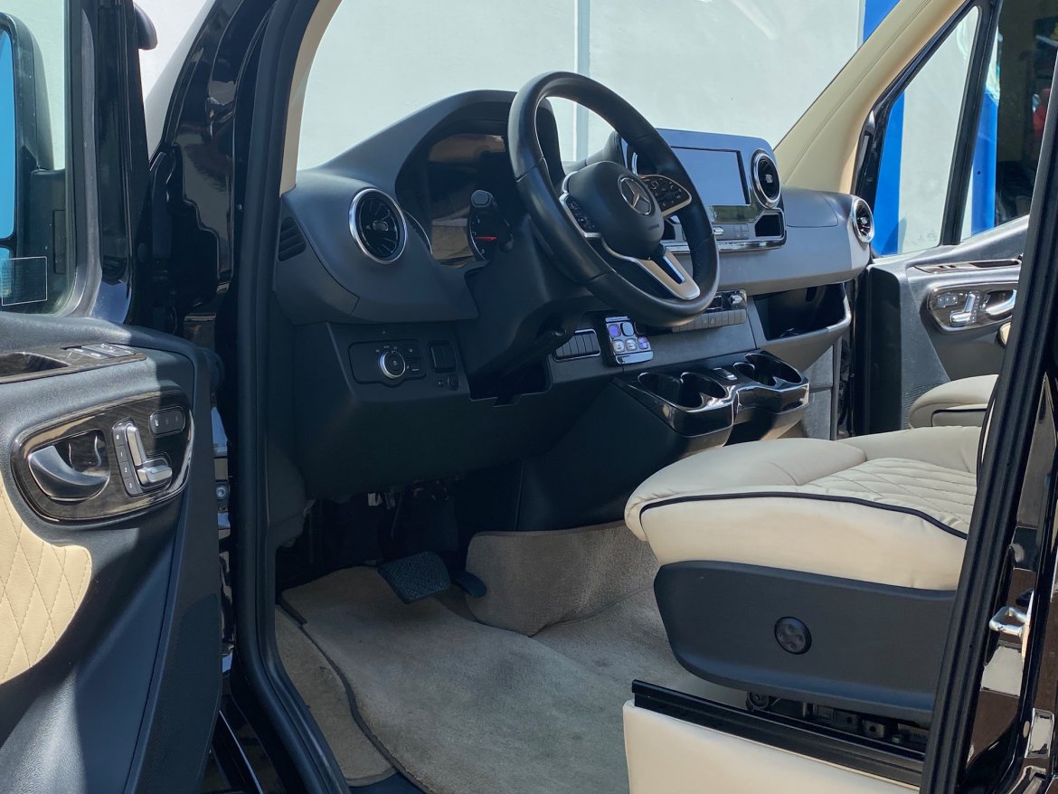 CEO SUV Mobile Office for Sale in Ontario, CA - Photo 5