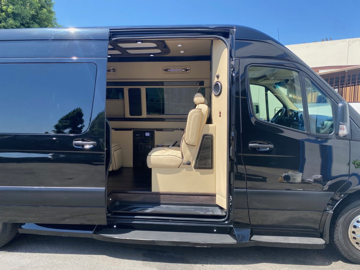 CEO SUV Mobile Office for Sale in Ontario, CA - Photo 18