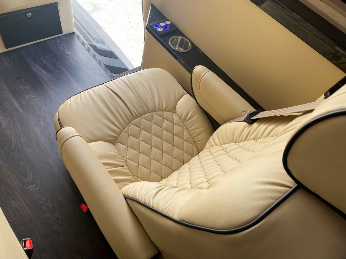 CEO SUV Mobile Office for Sale in Ontario, CA - Photo 28