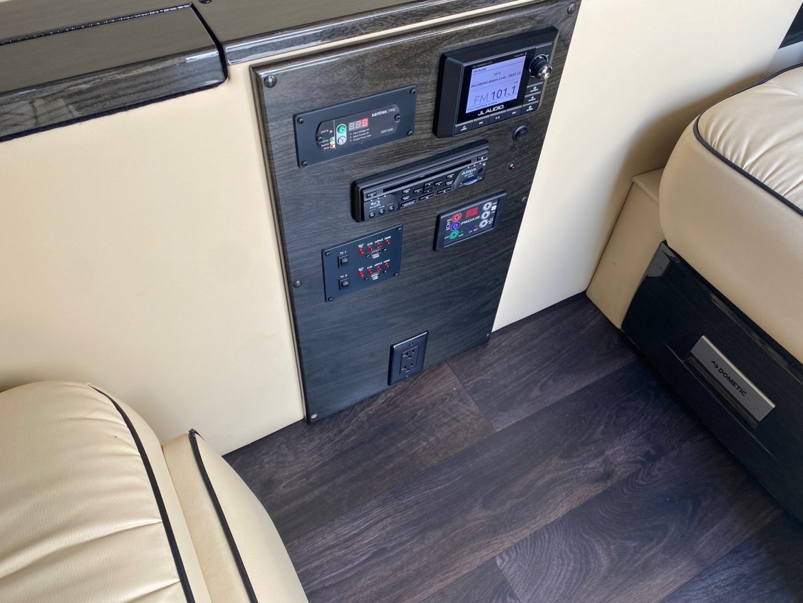 CEO SUV Mobile Office for Sale in Ontario, CA - Photo 31