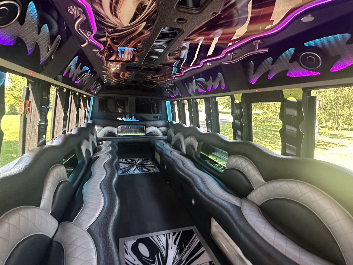 Limo Bus for Sale in Morgaville, NJ - Photo 2