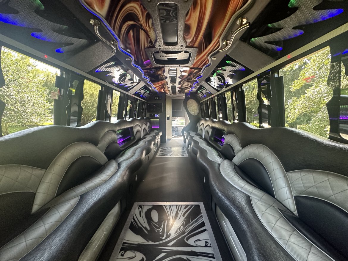 Limo Bus for Sale in Morgaville, NJ - Photo 7