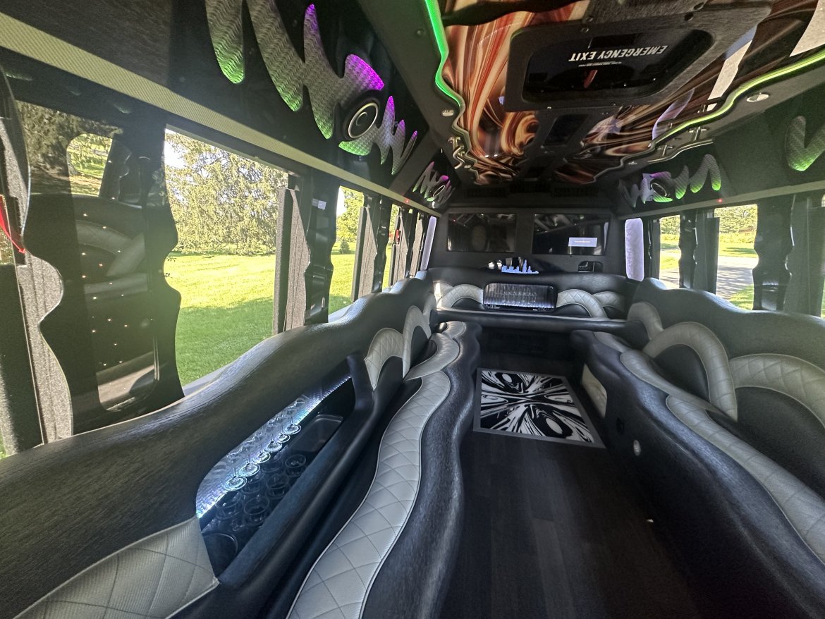 Limo Bus for Sale in Morgaville, NJ - Photo 11
