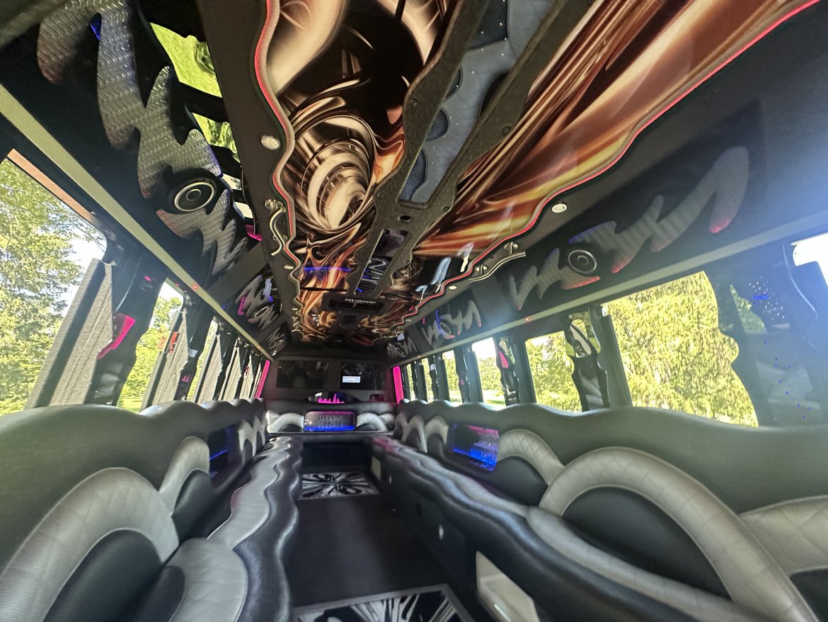 Limo Bus for Sale in Morgaville, NJ - Photo 16