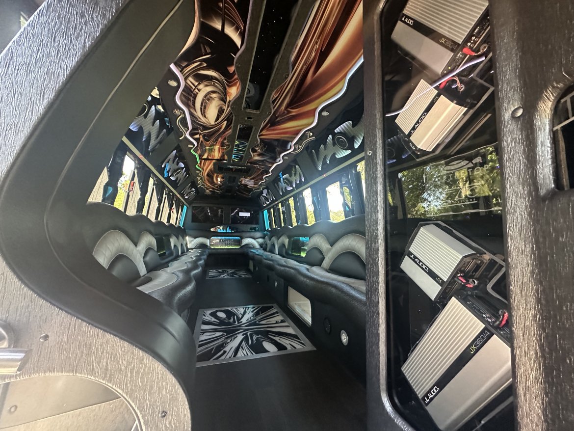 Limo Bus for Sale in Morgaville, NJ - Photo 18