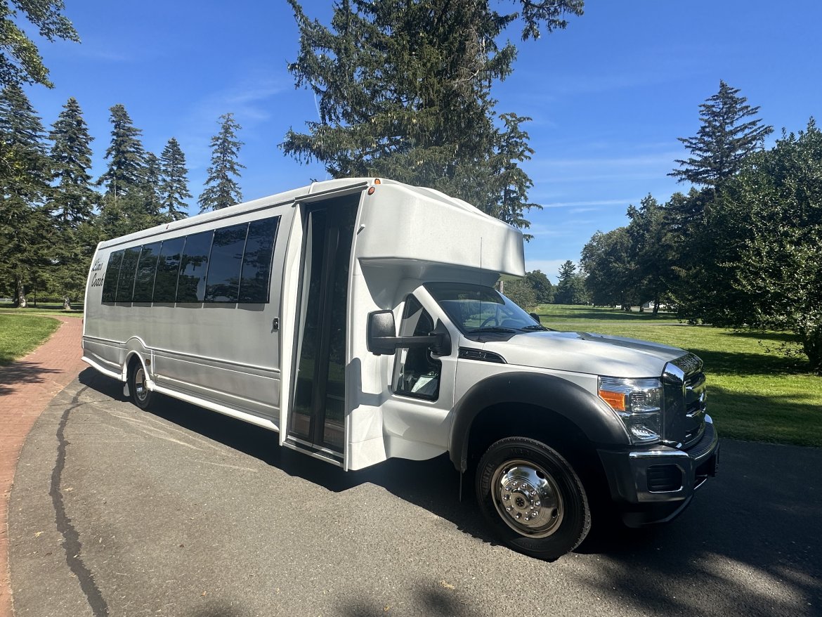 Limo Bus for Sale in Morgaville, NJ - Photo 21
