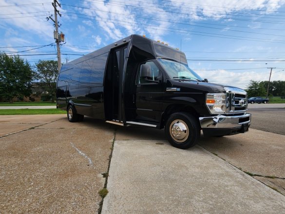 2015 Ford E450 Funeral for Sale in Erie, PA - Photo 2