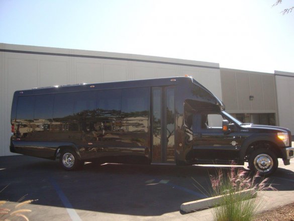 2016 Ford F-550 Shuttle Bus for Sale in Carson, CA - Photo 3