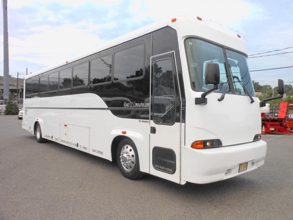 2004 Freightliner 40' Limousine Coach Limo Bus for Sale in Hillside, NJ - Photo 2