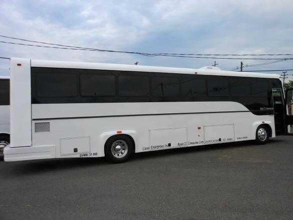 2004 Freightliner 40' Limousine Coach Limo Bus for Sale in Hillside, NJ - Photo 3