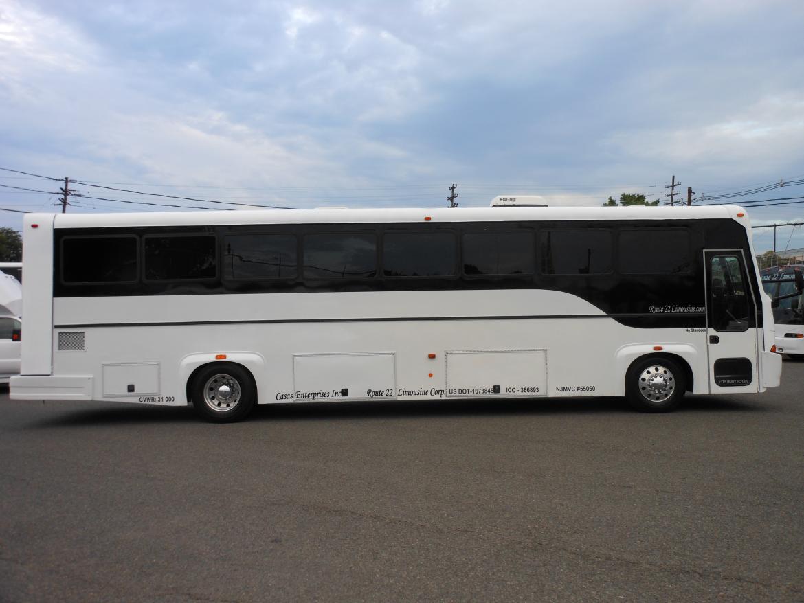Photo of Limo Bus for sale: 2004 Freightliner  40' Limousine Coach 40" by Craftsman