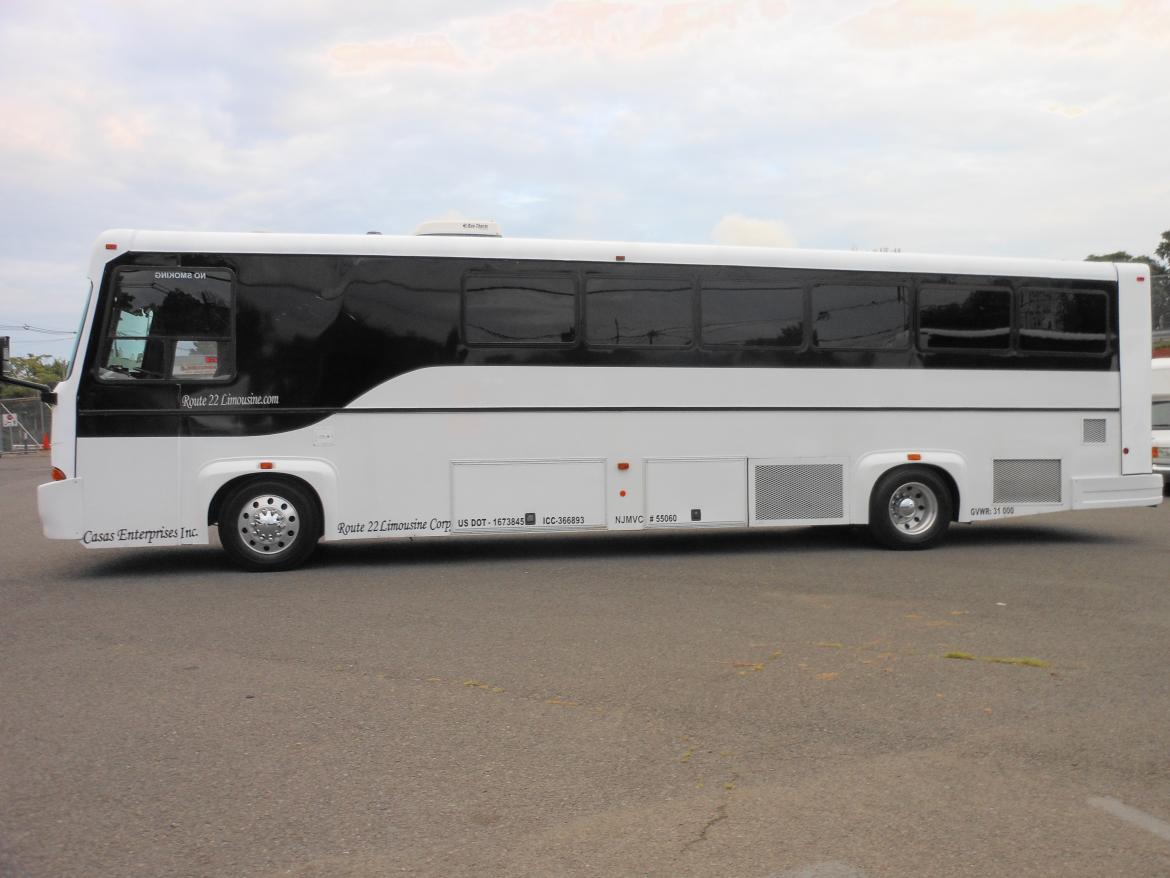 Photo of Limo Bus for sale: 2004 Freightliner  40' Limousine Coach 40" by Craftsman
