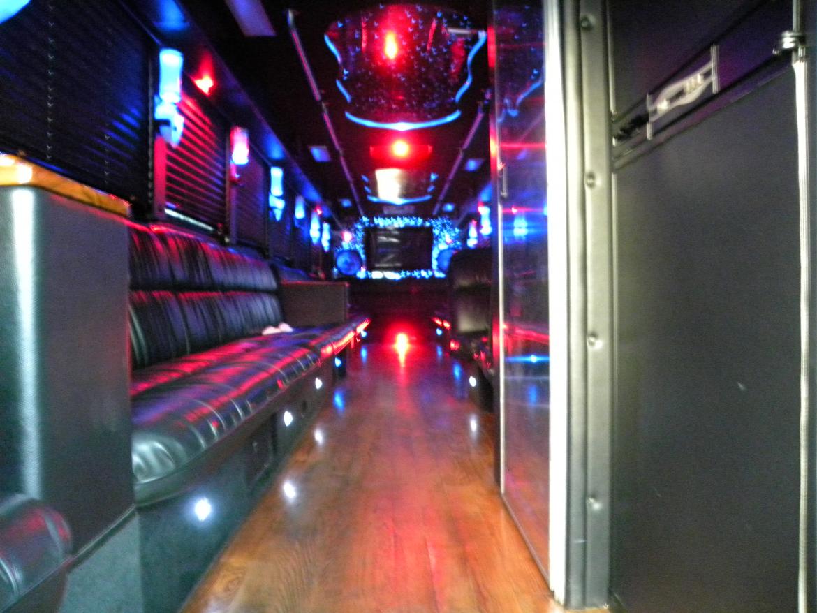 Photo of Limo Bus for sale: 2004 Freightliner  40' Limousine Coach 40" by Craftsman