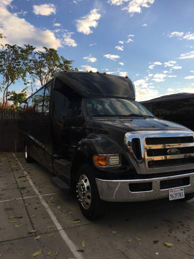 2013 Ford F-650 Super Duty XLT (Grech GM40) Shuttle Bus for Sale in San Francisco, CA - Photo 2
