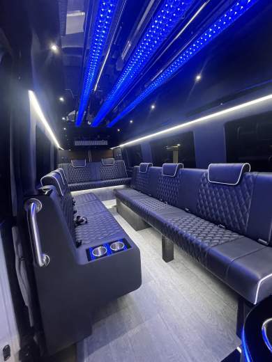 2022 Executive Custom Coach  Mercedes-Benz 2500 170 ext. Sprinter