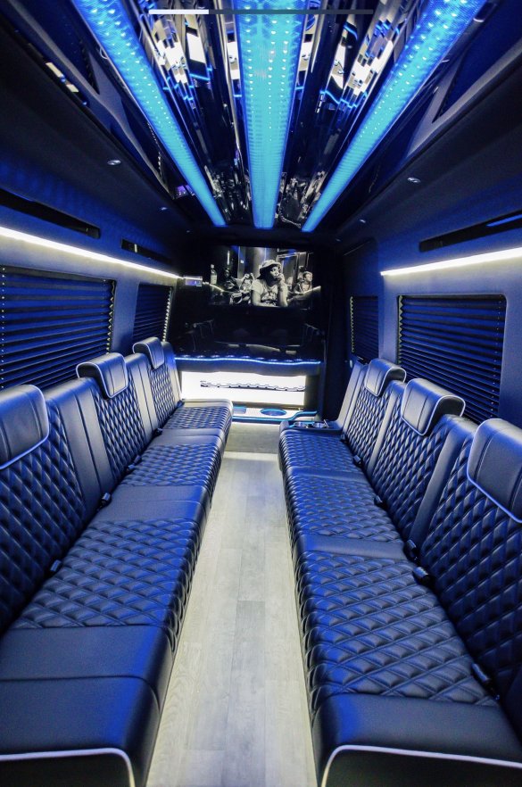 2022 Executive Custom Coach  Mercedes-Benz 2500 170 ext. Sprinter