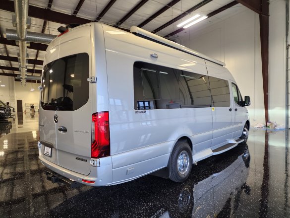 2022 Mercedes-Benz Passage MD4 Lounge 170 EXT Sprinter for Sale in Cypress, TX - Photo 3