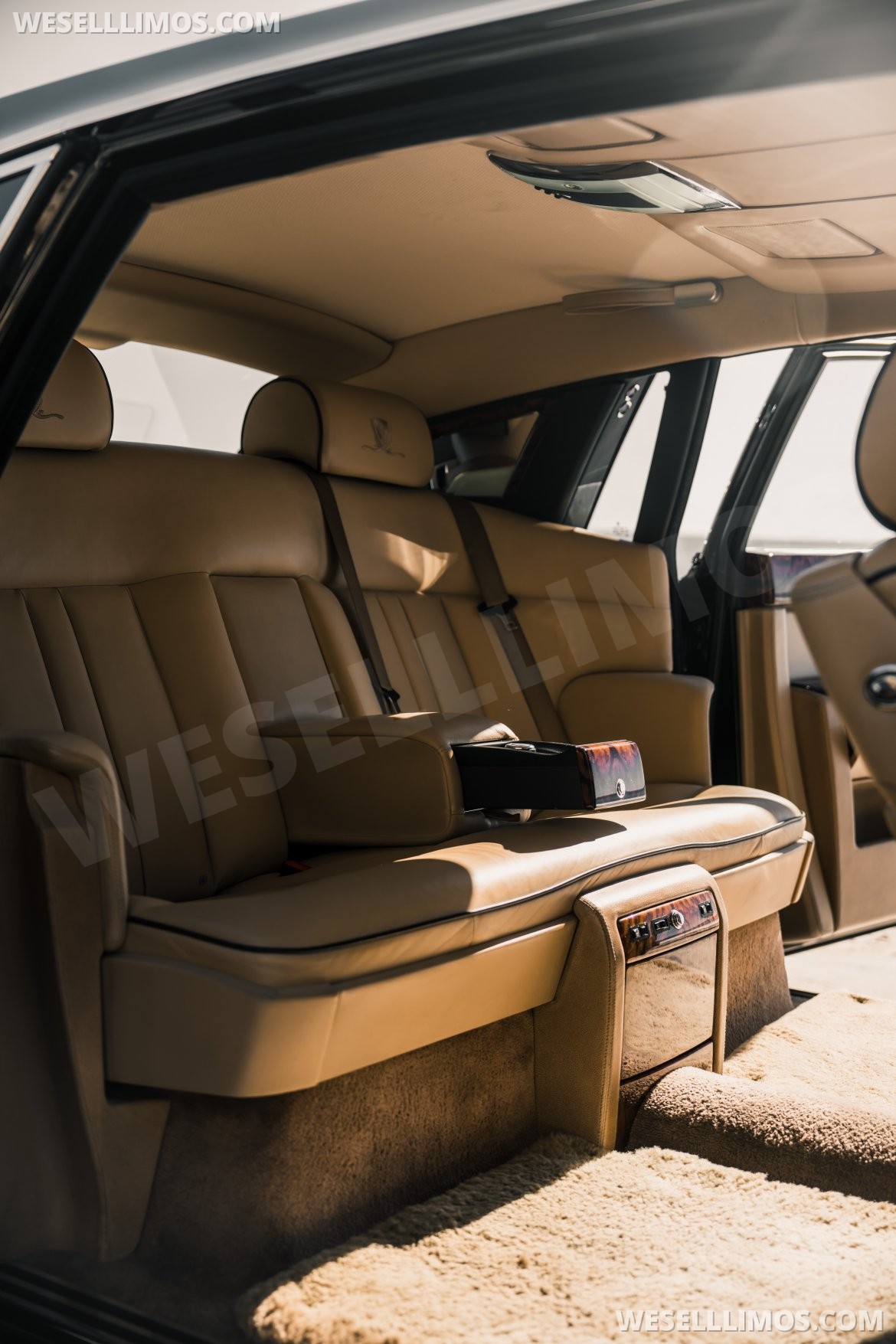 Photo of Sedan for sale: 2015 Rolls-Royce Phantom Long base by Wynn Casino