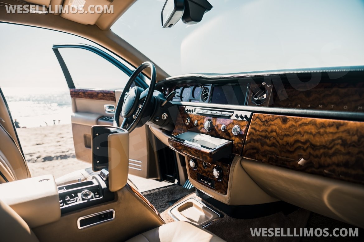 Photo of Sedan for sale: 2015 Rolls-Royce Phantom Long base by Wynn Casino