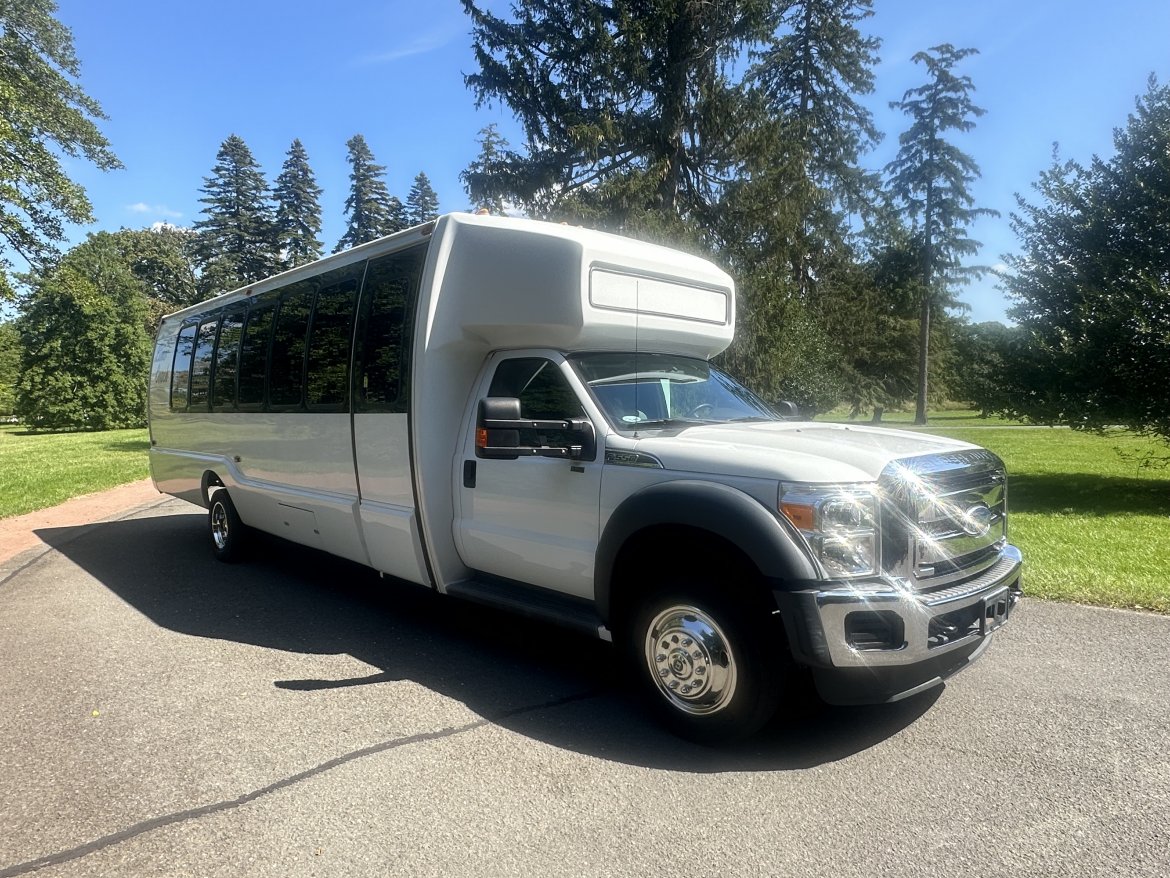 Limo Bus for Sale in Morganville, NJ - Photo 10