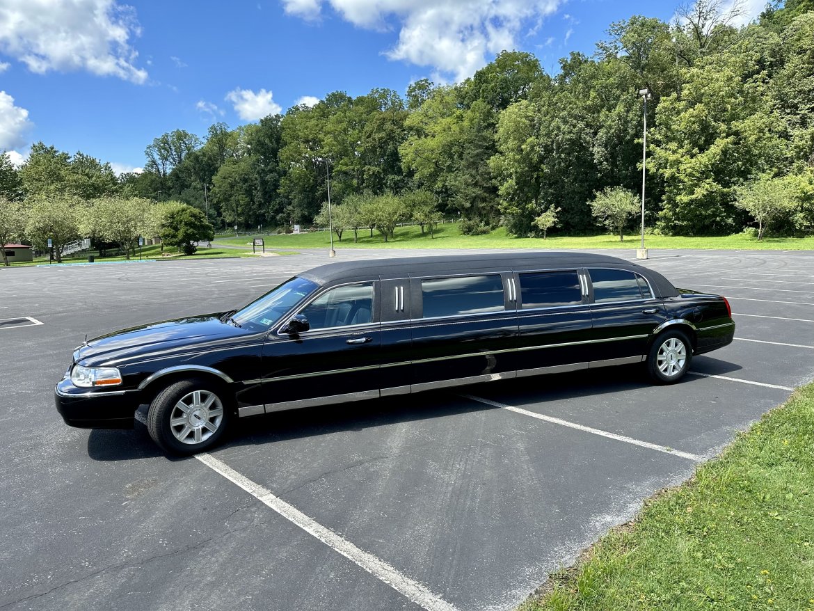 Limousine for sale: 2007 Lincoln Town Car 120&quot; by DeBryan Coach Builders