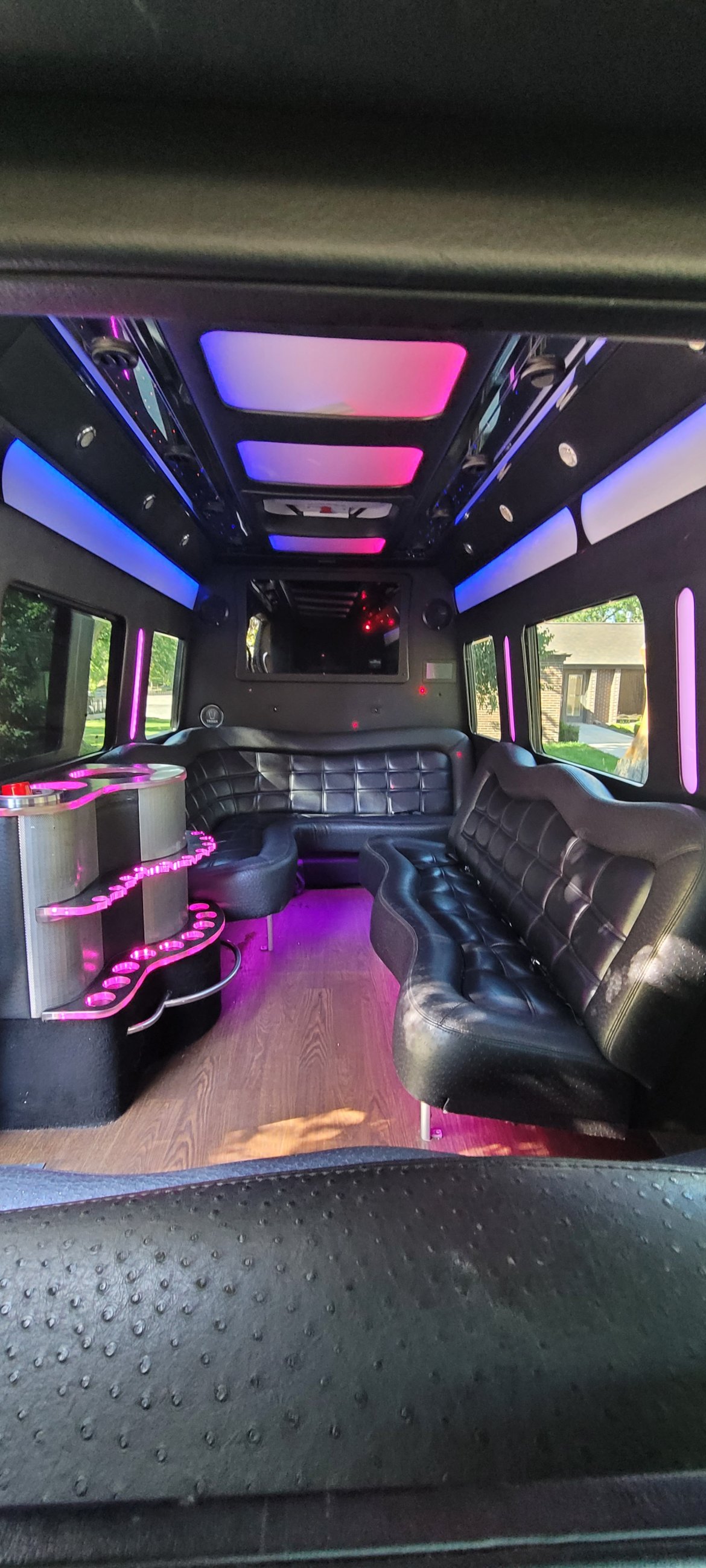 Limo Bus for Sale in Lincoln, NE - Photo 9