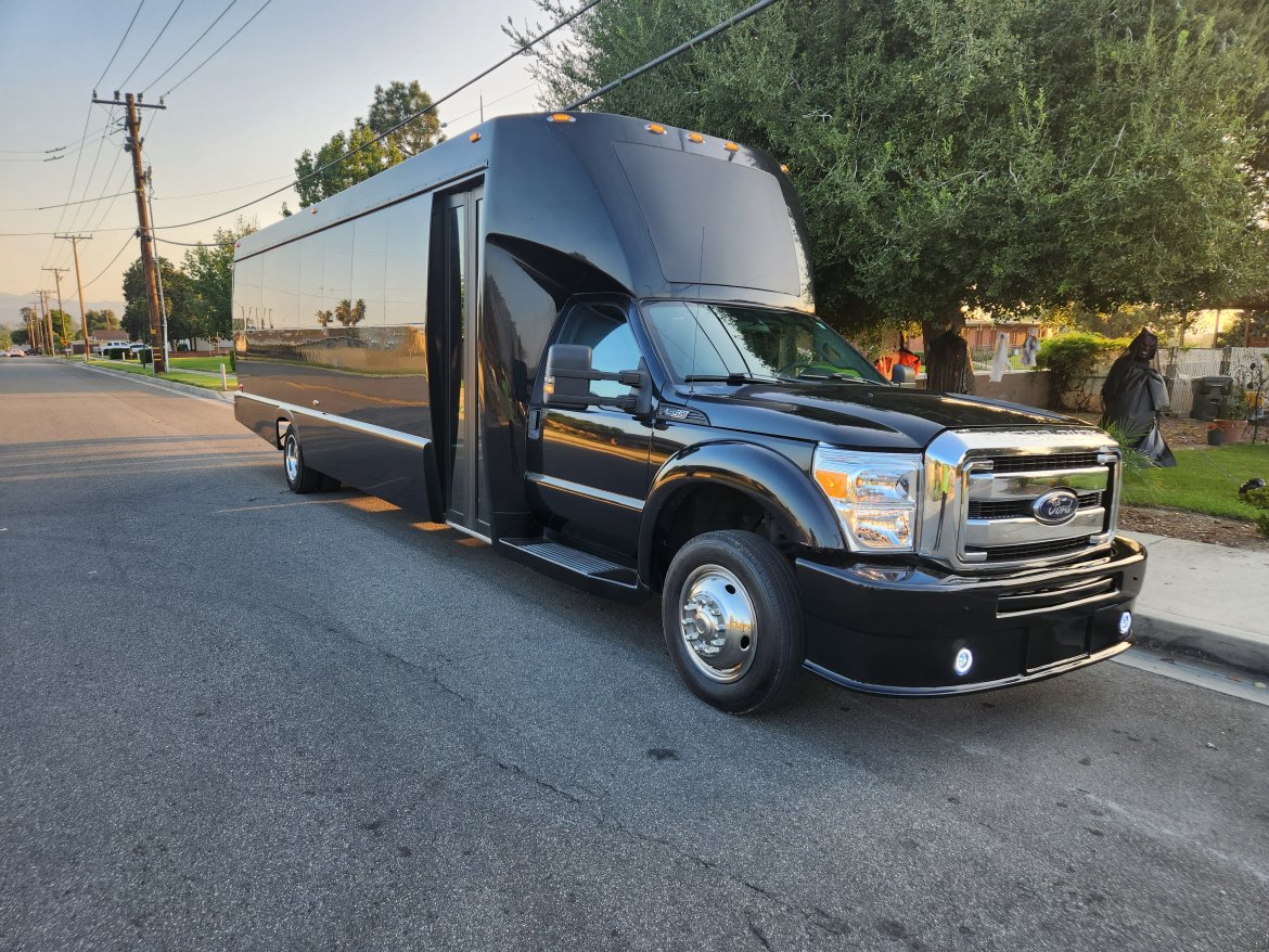 Shuttle Bus for sale: 2015 Ford F550 by Tiffany
