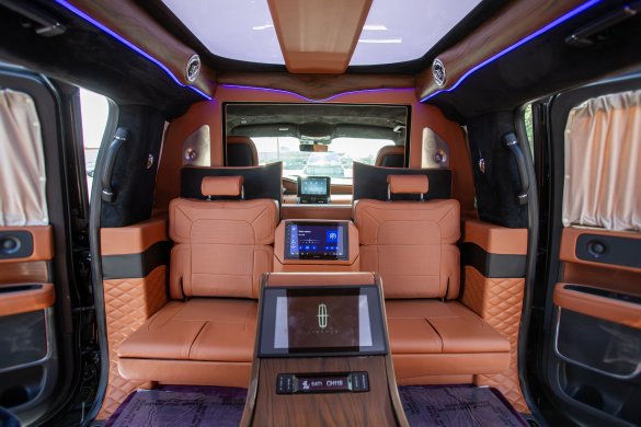 2018 Lincoln Navigator Premiere CEO SUV Mobile Office for Sale in Rancho Cucamonga, CA - Photo 2