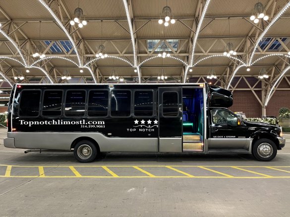 2003 Ford F550 Limo Bus for Sale in St. Louis, MO - Photo 2