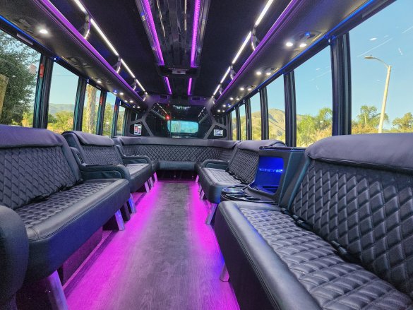 2015 Ford F550 Limo Bus for Sale in Fontana, CA - Photo 2