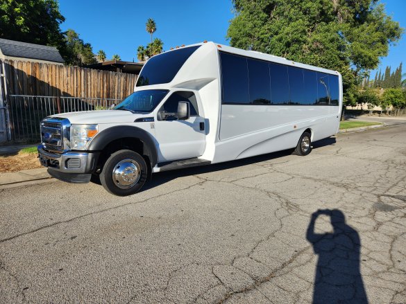 2015 Ford F550 Limo Bus for Sale in Fontana, CA - Photo 3