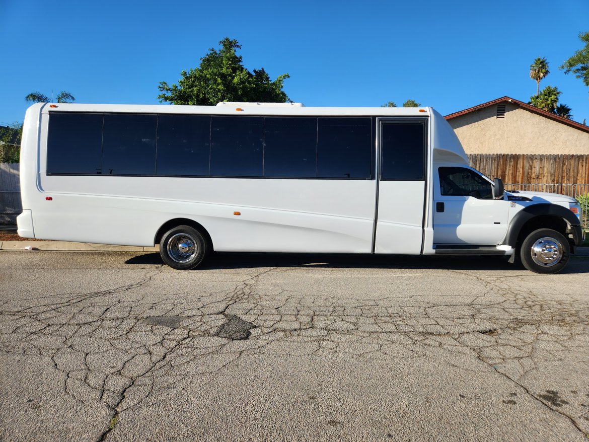 Limo Bus for Sale in Fontana, CA - Photo 9