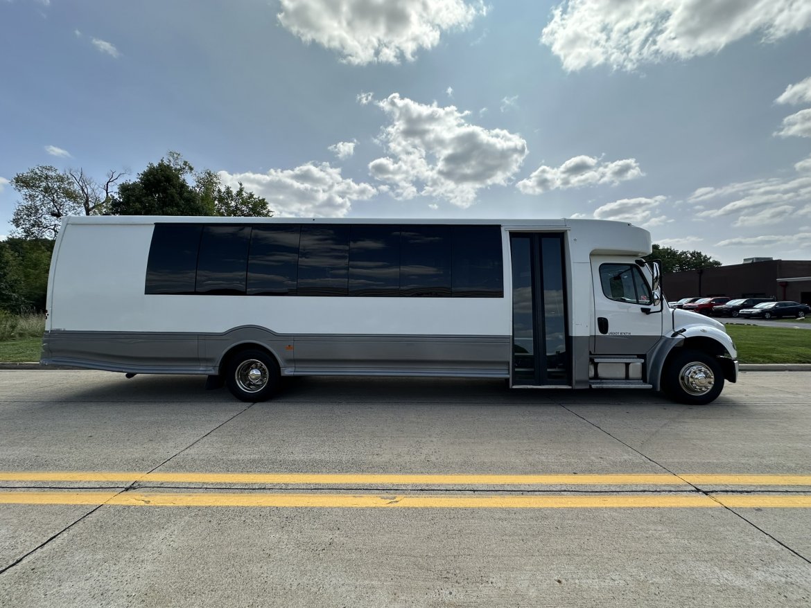 Executive Shuttle for Sale in Troy, MI - Photo 4
