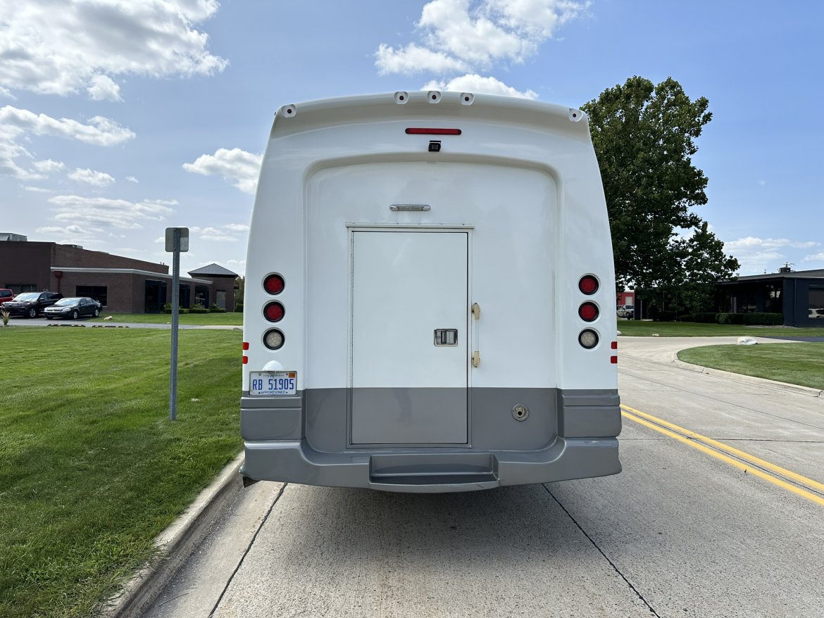 Executive Shuttle for Sale in Troy, MI - Photo 8