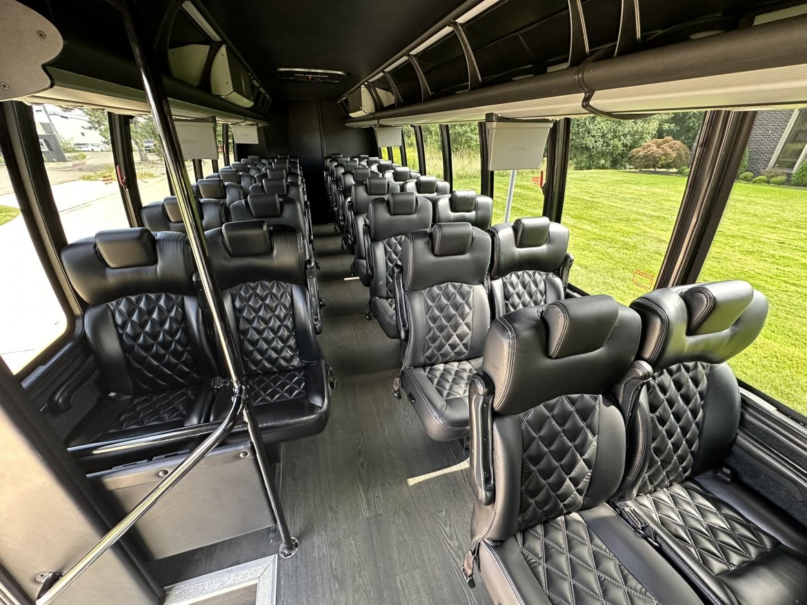 Executive Shuttle for Sale in Troy, MI - Photo 2